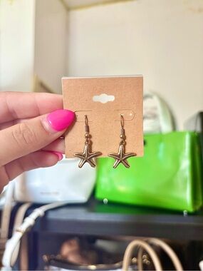 Starfish Dangle Earrings in Antique Gold Brand New